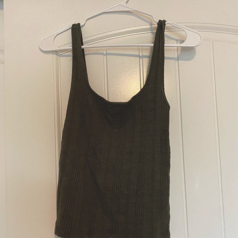 Sleeveless crop top